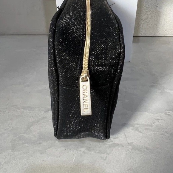 ✨ New Chanel Beauty holiday limited edition bag✨ - Picture 14 of 14